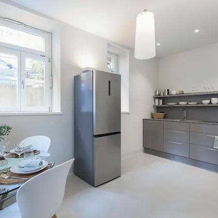 Exklusiv: Historisches Mit Deckengewoelbe Lägenhet