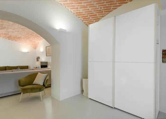 Apartment Exklusiv: Historisches Mit Deckengewölbe München